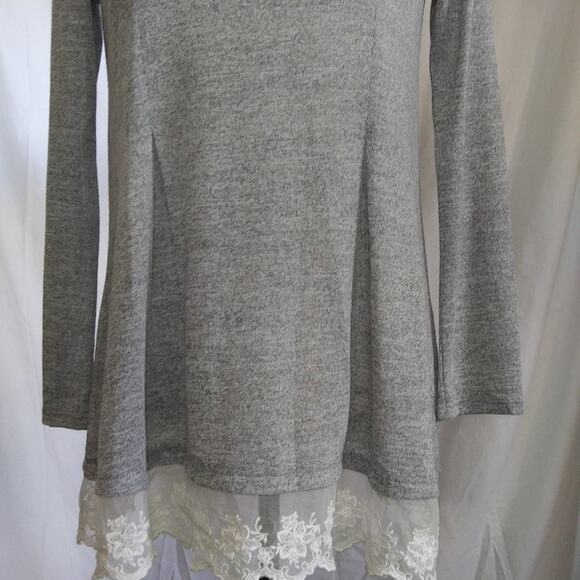 Mia & Tess Lace Hem Layered Look Tunic Top Pullover Blouse Shirt Size Medium - Picture 3 of 11